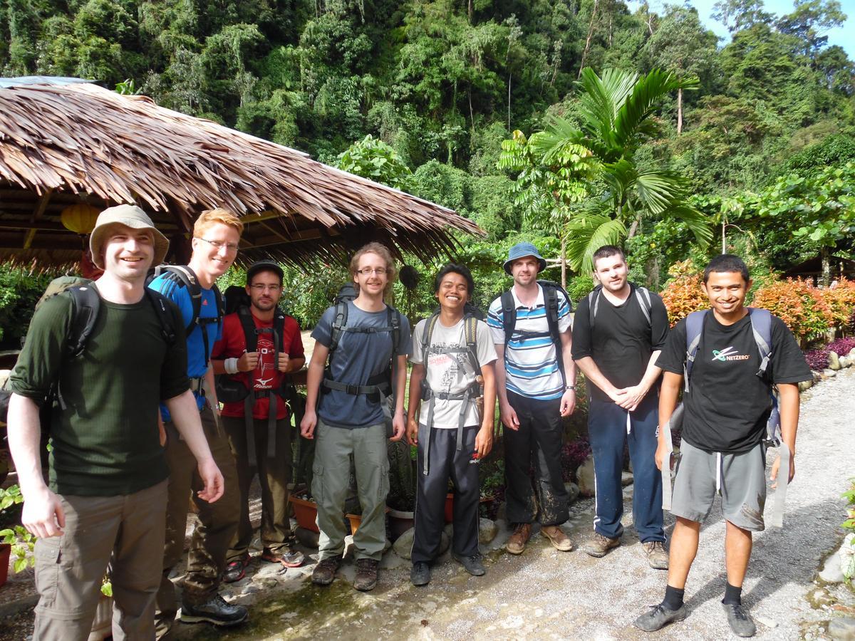 Ambow Homestay Jungle Trekking & Village Tour Bukit Lawang Bagian luar foto